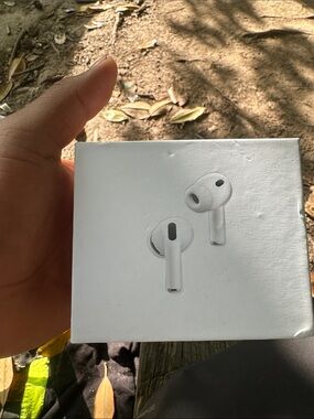 Wireless Earbuds Box with Earbud Graphic - White